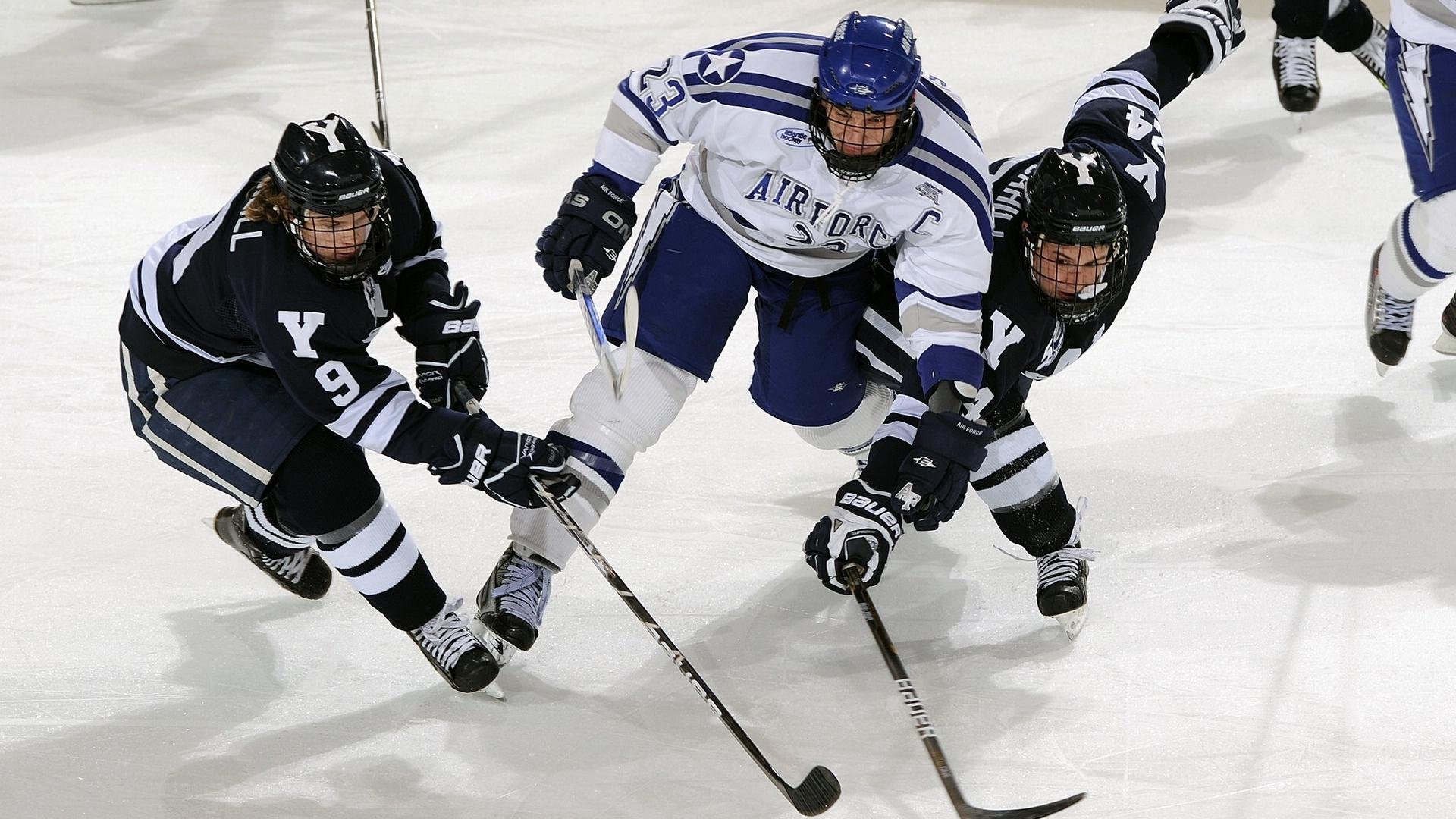 “激烈角逐，生死相搏：季后赛关键战役火热开启”